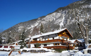  Gästehaus Almrausch, Ferienanlage mit Pool  Нассерайт